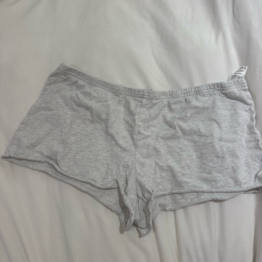 Aritzia Heather Grey Women's Shorts - Picture 3 of 6